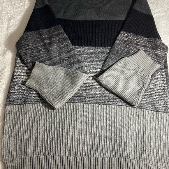 International Concepts men black and grey striped pull over sweater. Size large - Picture 2 of 4